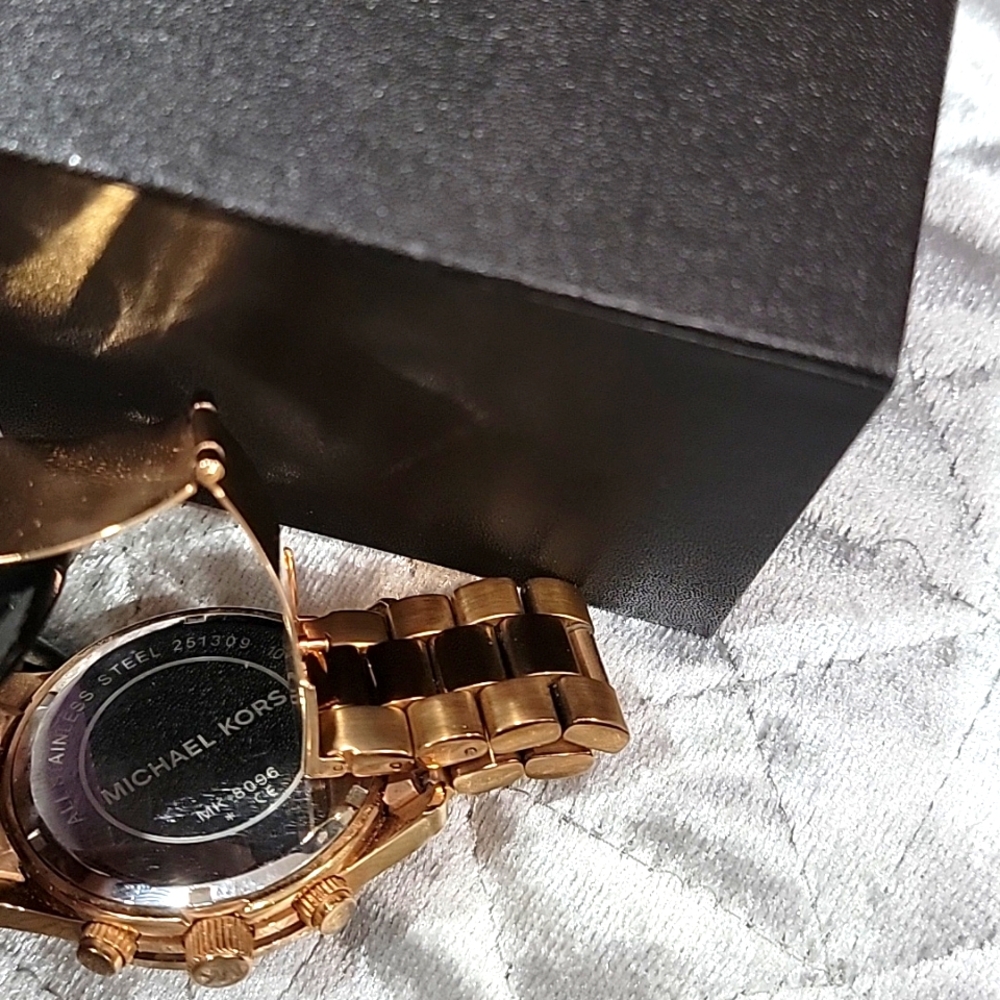 Authentic Michael Kors rosegold unisex watch - Picture 5 of 5